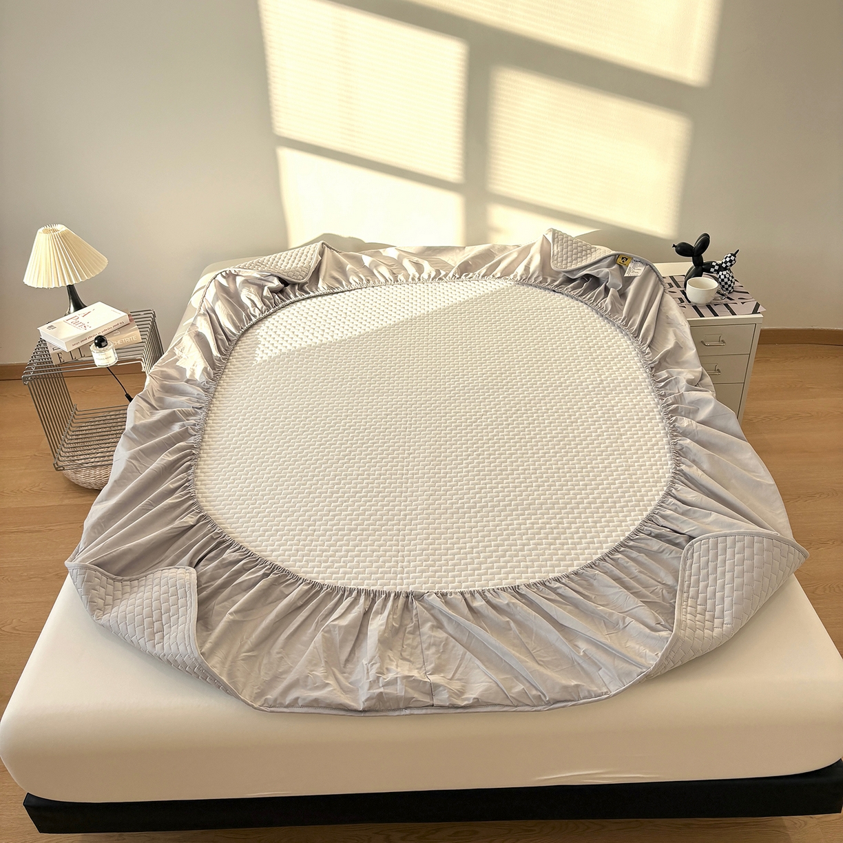 91家纺网 家纺一手货源 找家纺 居眠 2026新款莱尔-全棉深睡夹棉床笠 莱尔-灰