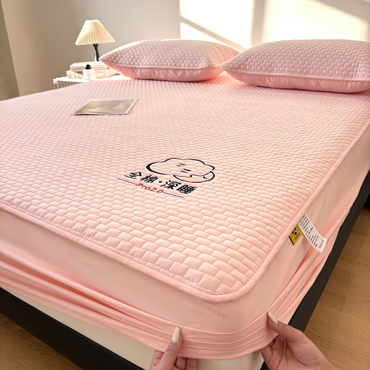 91家纺网 家纺一手货源 找家纺 居眠 2026新款莱尔-全棉深睡夹棉床笠 莱尔-粉