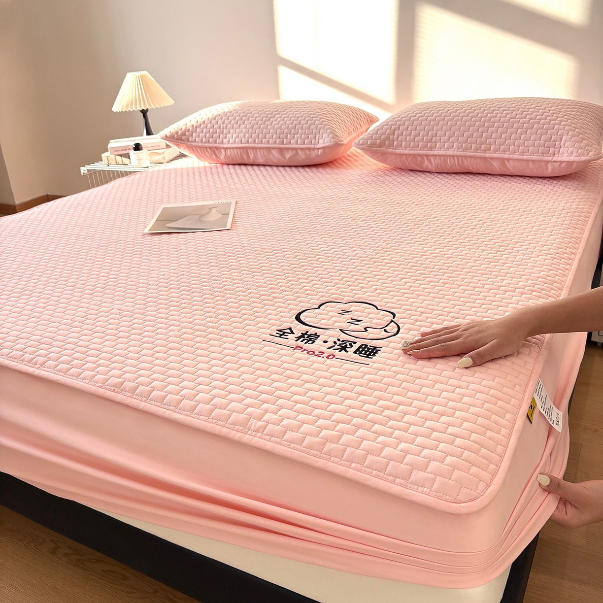 91家纺网 家纺一手货源 找家纺 居眠 2026新款莱尔-全棉深睡夹棉床笠 莱尔-粉