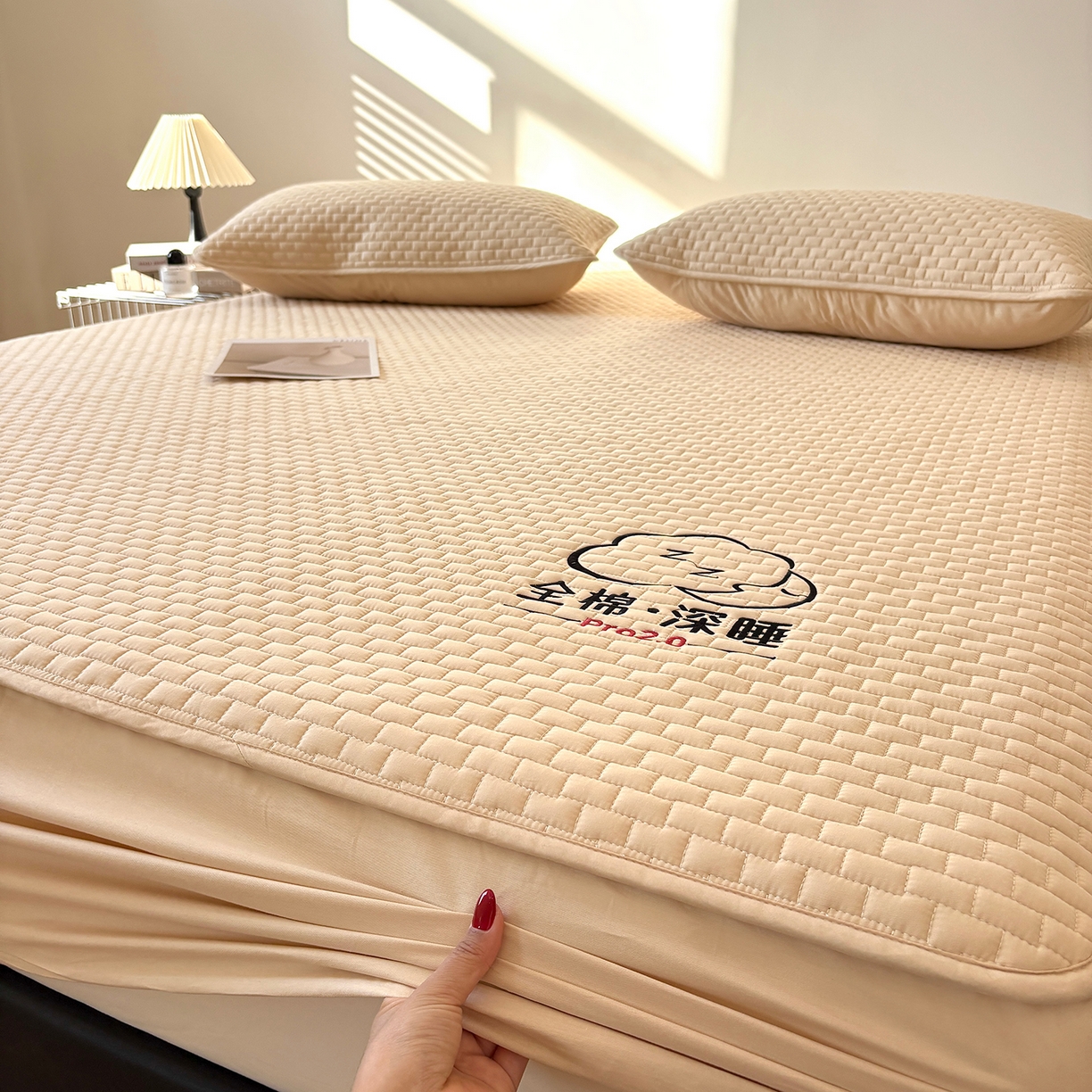 91家纺网 家纺一手货源 找家纺 居眠 2026新款莱尔-全棉深睡夹棉床笠 莱尔-卡