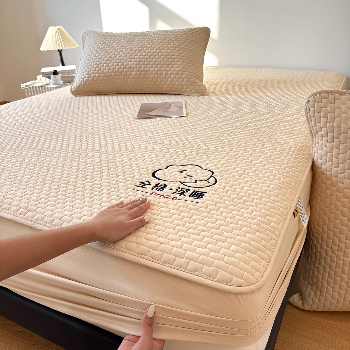 91家纺网 家纺一手货源 找家纺 居眠 2026新款莱尔-全棉深睡夹棉床笠 莱尔-卡