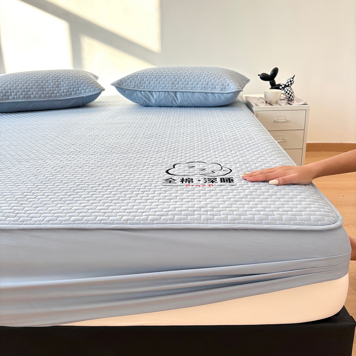 91家纺网 家纺一手货源 找家纺 居眠 2026新款莱尔-全棉深睡夹棉床笠 莱尔-蓝