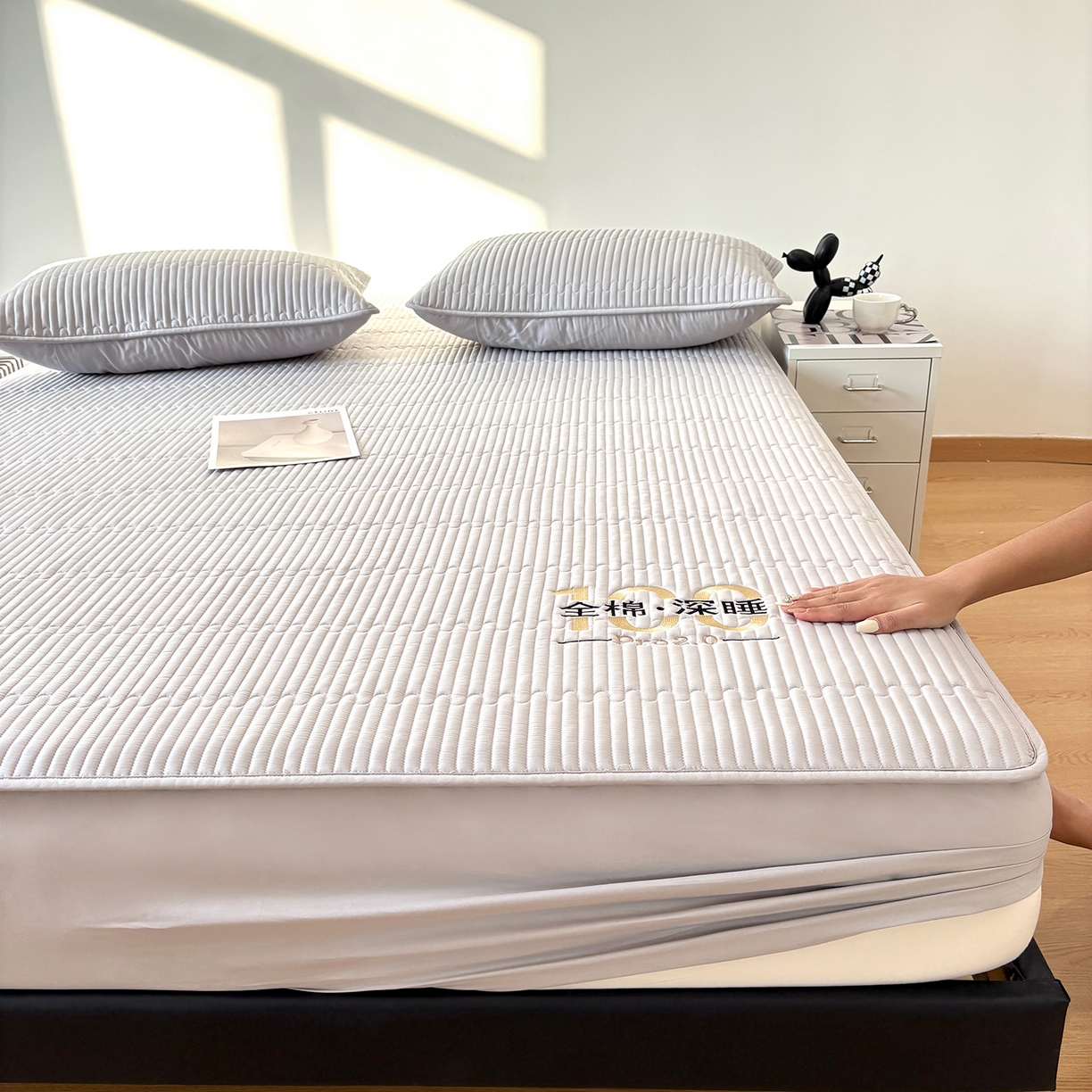 91家纺网 家纺一手货源 找家纺 居眠 2026新款卡米-100全棉深睡夹棉床笠 卡米-灰