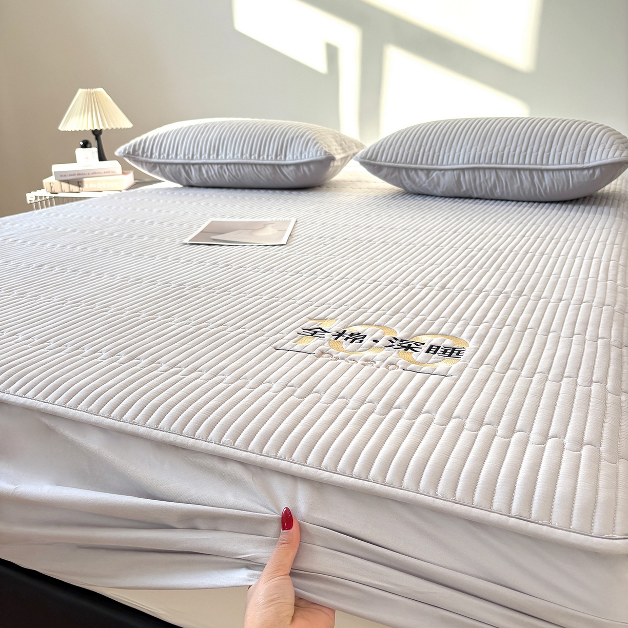 91家纺网 家纺一手货源 找家纺 居眠 2026新款卡米-100全棉深睡夹棉床笠 卡米-灰