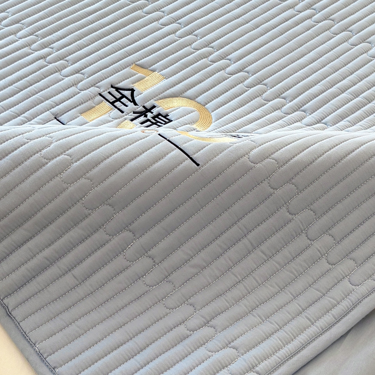 91家纺网 家纺一手货源 找家纺 居眠 2026新款卡米-100全棉深睡夹棉床笠 卡米-蓝