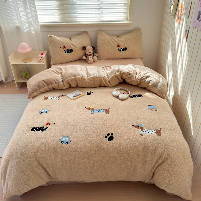 （总）欣宜家纺 2025新款ins风200克羊羔绒毛巾绣牛奶绒四件套加厚保暖床单被套宿舍三件套