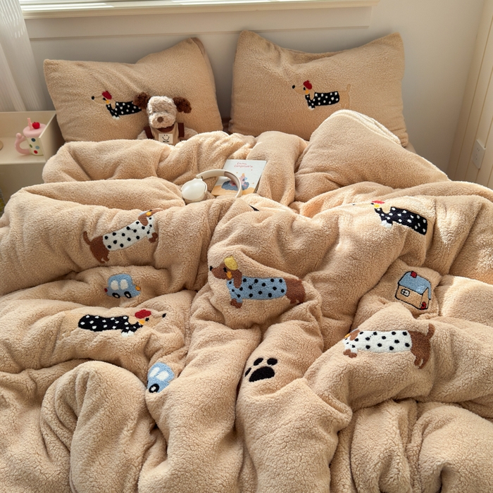 91家纺网 家纺一手货源 找家纺 （总）欣宜家纺 2025新款ins风200克羊羔绒毛巾绣牛奶绒四件套加厚保暖床单被套宿舍三件套