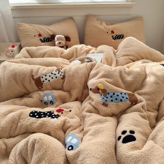 91家纺网 家纺一手货源 找家纺 （总）欣宜家纺 2025新款ins风200克羊羔绒毛巾绣牛奶绒四件套加厚保暖床单被套宿舍三件套