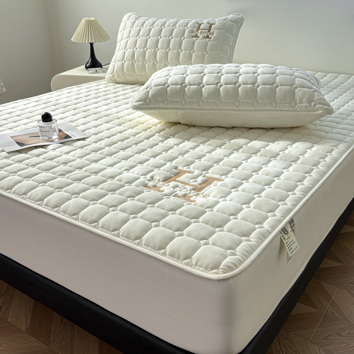 91家纺网 家纺一手货源 找家纺 （总）居眠 2026新款H款刺绣夹棉床笠