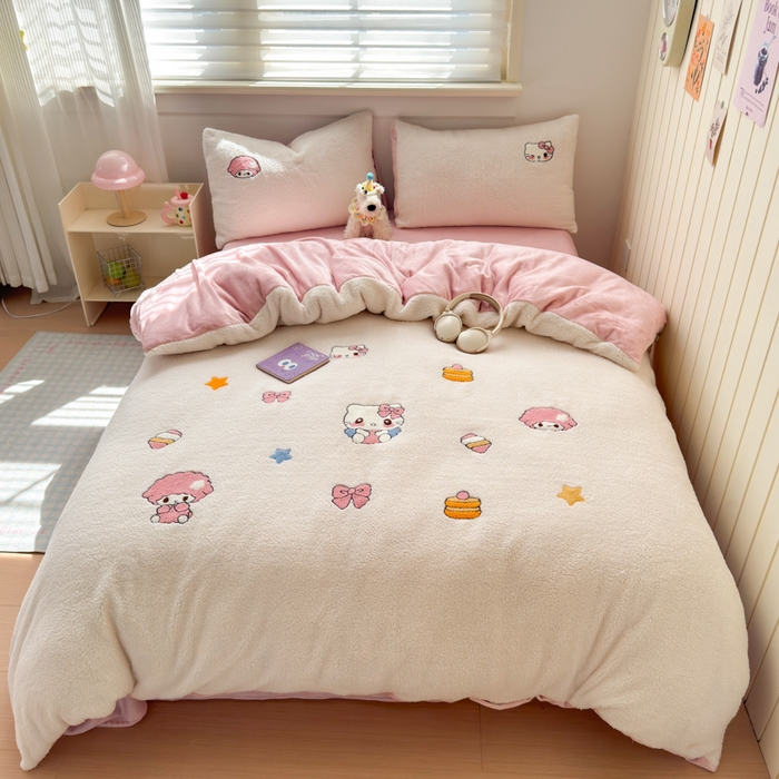 欣宜家纺 2025新款ins风200克羊羔绒毛巾绣牛奶绒四件套加厚保暖床单被套宿舍三件套 萌宠猫