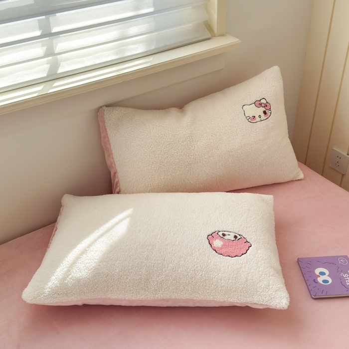 91家纺网 家纺一手货源 找家纺 欣宜家纺 2025新款ins风200克羊羔绒毛巾绣牛奶绒四件套加厚保暖床单被套宿舍三件套 萌宠猫