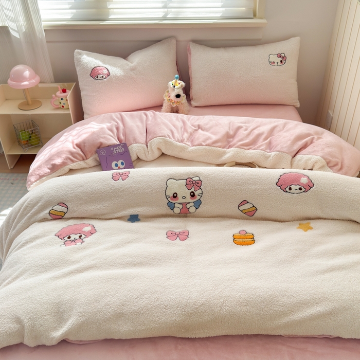 91家纺网 家纺一手货源 找家纺 欣宜家纺 2025新款ins风200克羊羔绒毛巾绣牛奶绒四件套加厚保暖床单被套宿舍三件套 萌宠猫