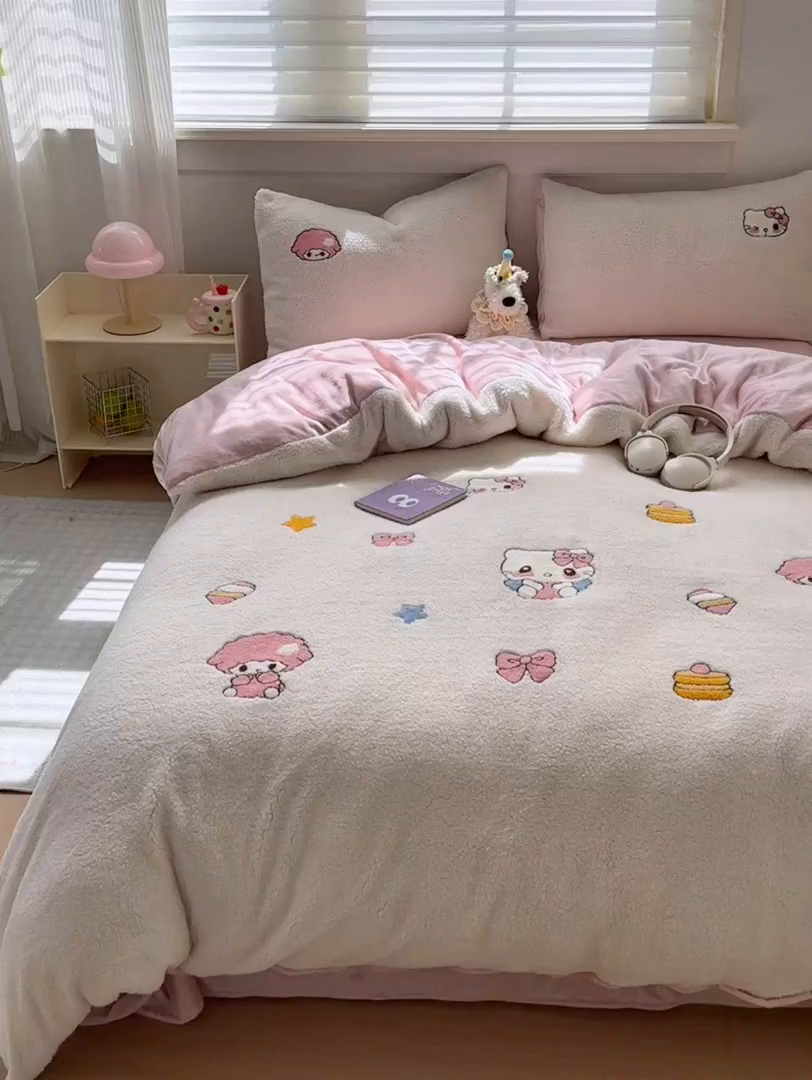 91家纺网 家纺一手货源 找家纺 欣宜家纺 2025新款ins风200克羊羔绒毛巾绣牛奶绒四件套加厚保暖床单被套宿舍三件套 萌宠猫