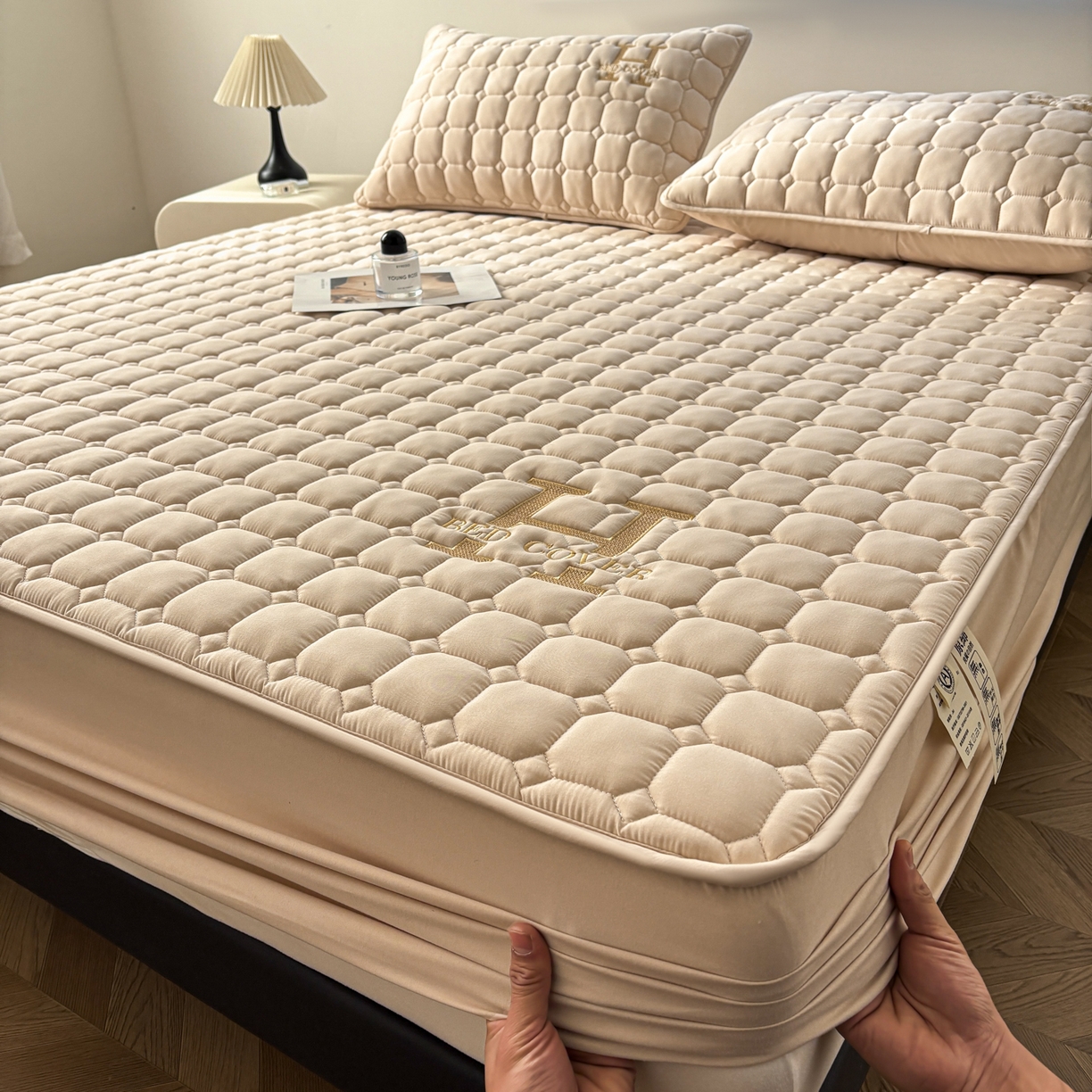 居眠 2026新款H款刺绣夹棉床笠 卡其色