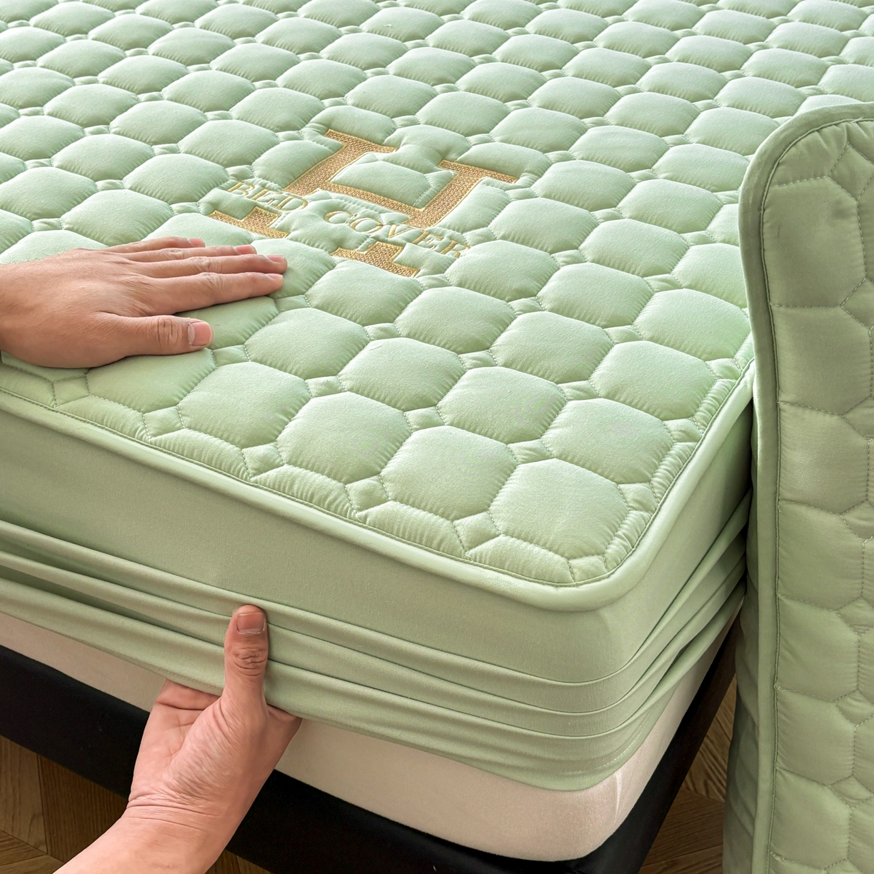 91家纺网 家纺一手货源 找家纺 居眠 2026新款H款刺绣夹棉床笠 绿色