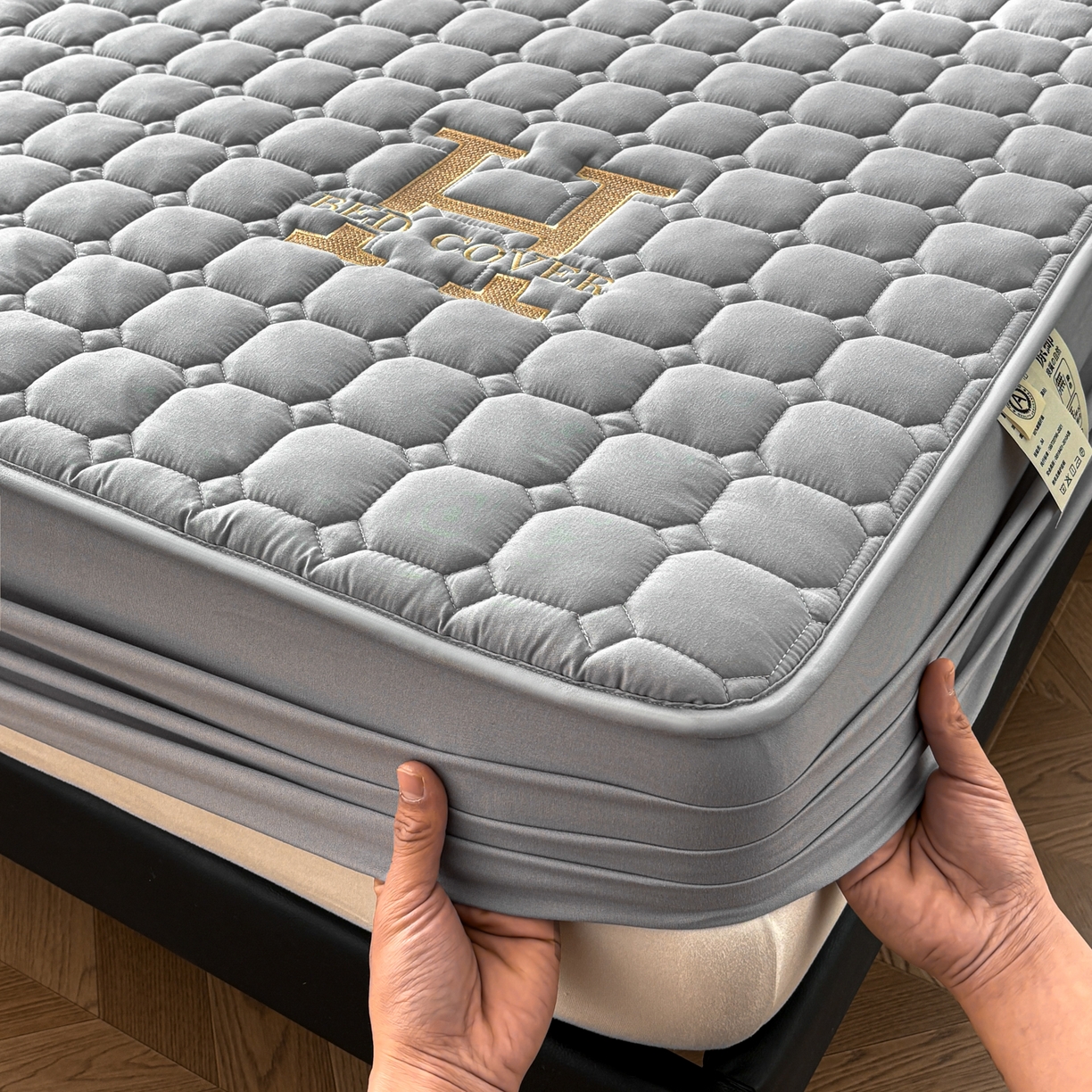 91家纺网 家纺一手货源 找家纺 居眠 2026新款H款刺绣夹棉床笠 深灰