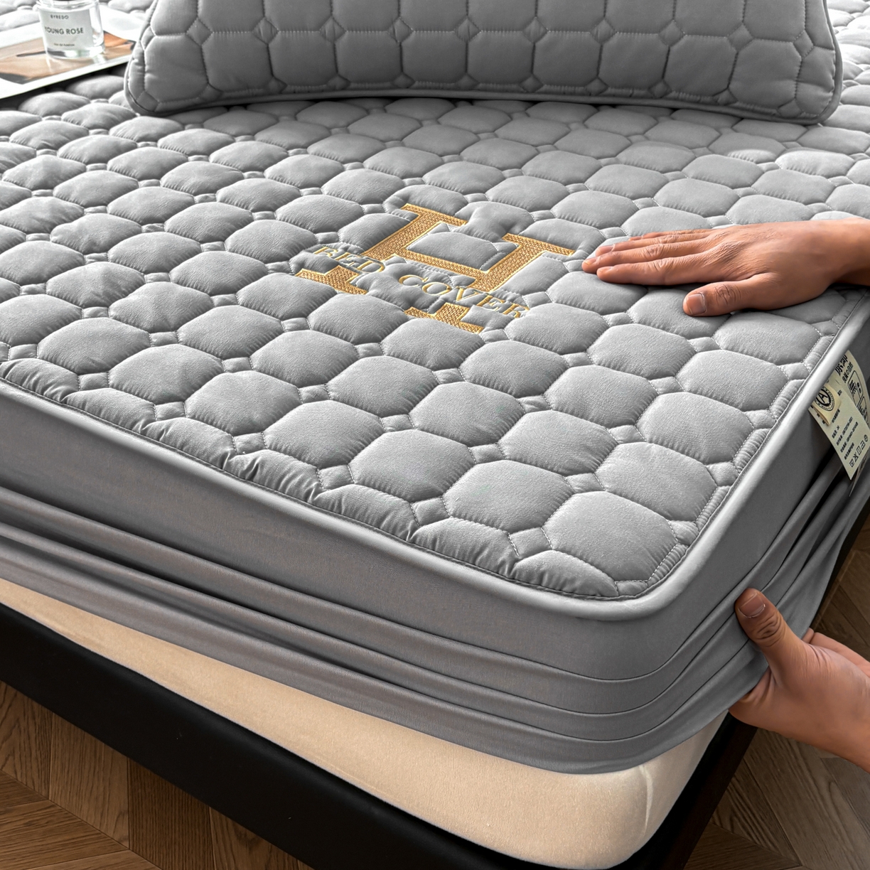 91家纺网 家纺一手货源 找家纺 居眠 2026新款H款刺绣夹棉床笠 深灰