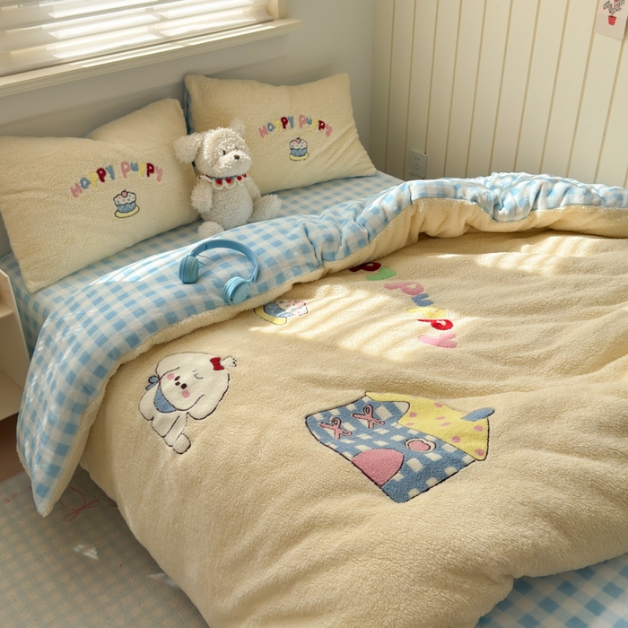 91家纺网 家纺一手货源 找家纺 欣宜家纺 2025新款ins风200克羊羔绒毛巾绣牛奶绒四件套加厚保暖床单被套宿舍三件套 小狗的家