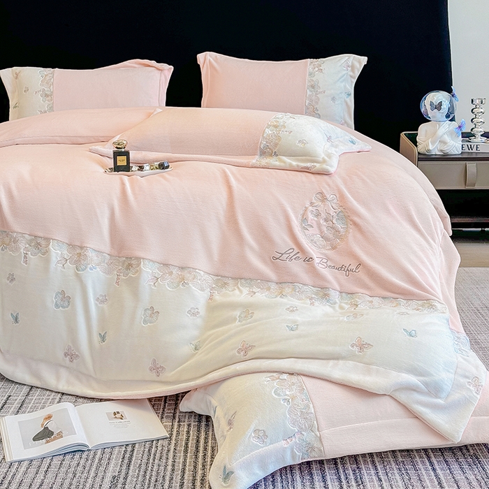 91家纺网 家纺一手货源 找家纺 （总）欣宜家纺 2025秋冬爆款新品A类230克全消光牛奶绒绣花四件套