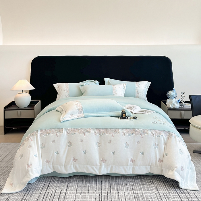 91家纺网 家纺一手货源 找家纺 （总）欣宜家纺 2025秋冬爆款新品A类230克全消光牛奶绒绣花四件套