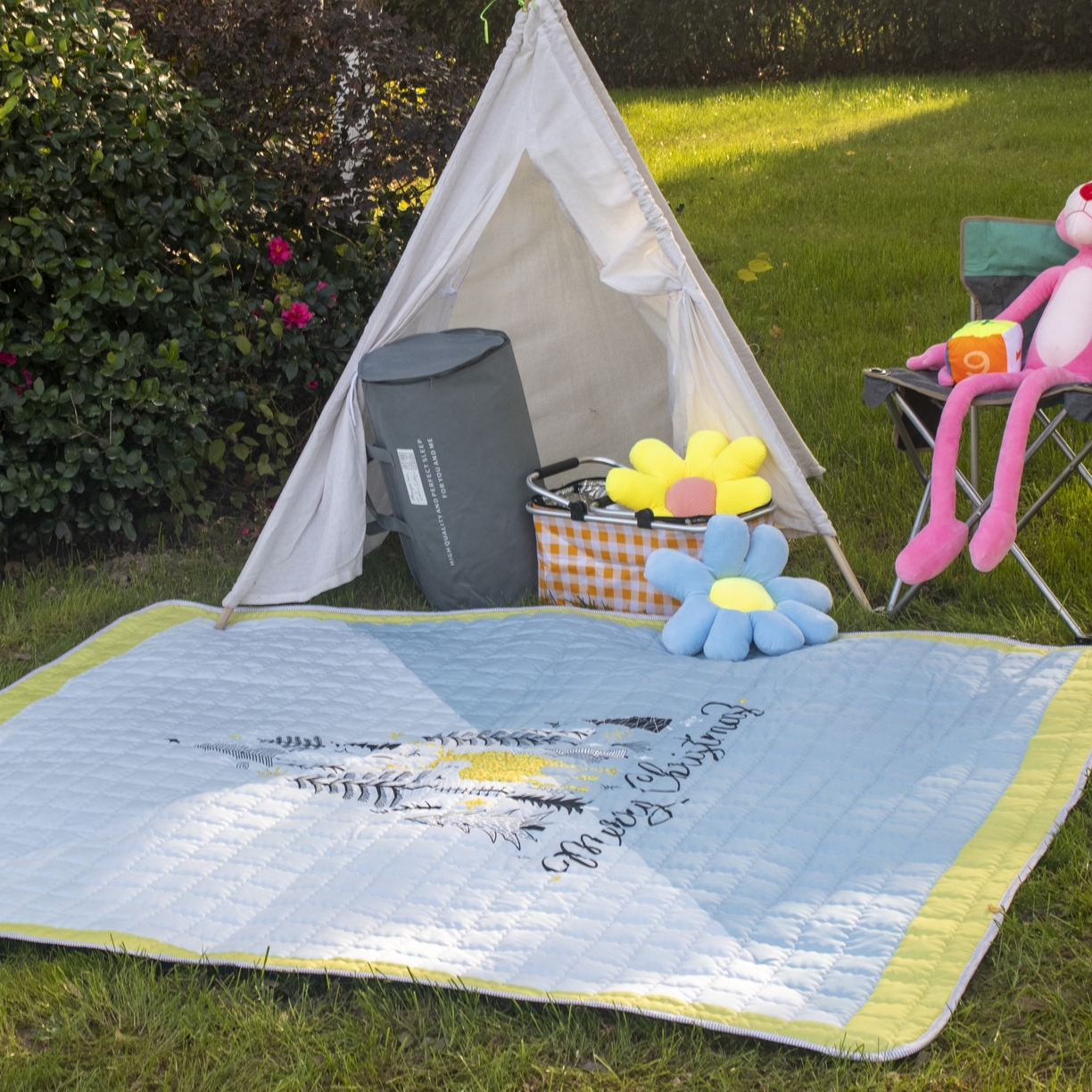 欣宜家纺 2025新款ins风加厚绗缝防泼水野餐垫 森林鹿