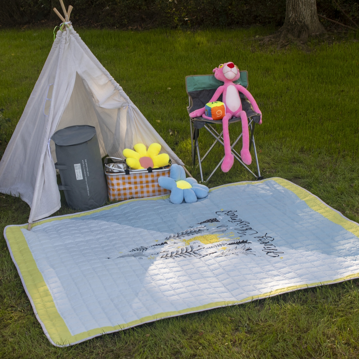 91家纺网 家纺一手货源 找家纺 欣宜家纺 2025新款ins风加厚绗缝防泼水野餐垫 森林鹿