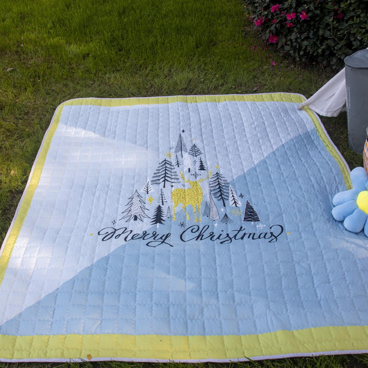 91家纺网 家纺一手货源 找家纺 欣宜家纺 2025新款ins风加厚绗缝防泼水野餐垫 森林鹿