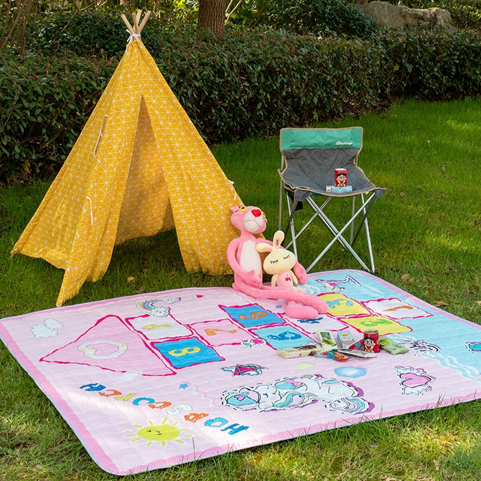 91家纺网 家纺一手货源 找家纺 欣宜家纺 2025新款ins风加厚绗缝防泼水野餐垫 跳房子粉