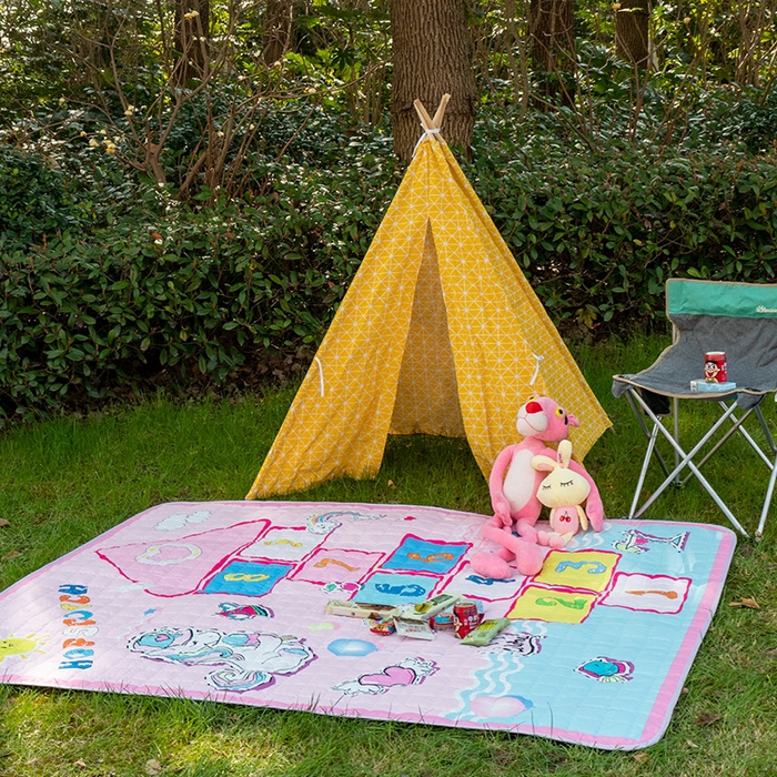 91家纺网 家纺一手货源 找家纺 欣宜家纺 2025新款ins风加厚绗缝防泼水野餐垫 跳房子粉