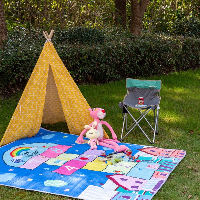 91家纺网 家纺一手货源 找家纺 欣宜家纺 2025新款ins风加厚绗缝防泼水野餐垫 跳房子蓝