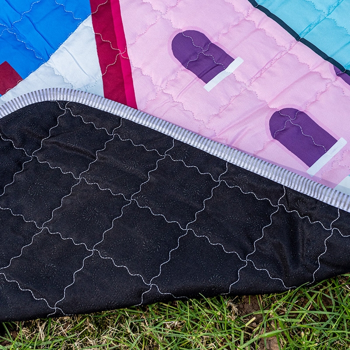 91家纺网 家纺一手货源 找家纺 欣宜家纺 2025新款ins风加厚绗缝防泼水野餐垫 跳房子蓝