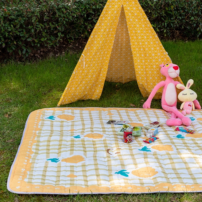 91家纺网 家纺一手货源 找家纺 欣宜家纺 2025新款ins风加厚绗缝防泼水野餐垫 笑脸郁金香