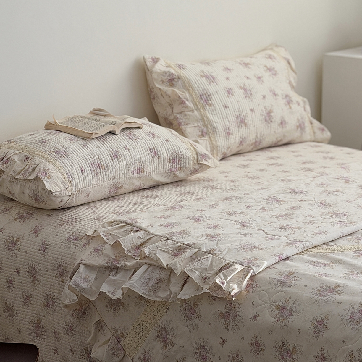 91家纺网 家纺一手货源 找家纺 佰织鑫家居 2026新款韩系花边款全棉砂洗多功能四件套夏被四件套（会员-5） 悠悠花园