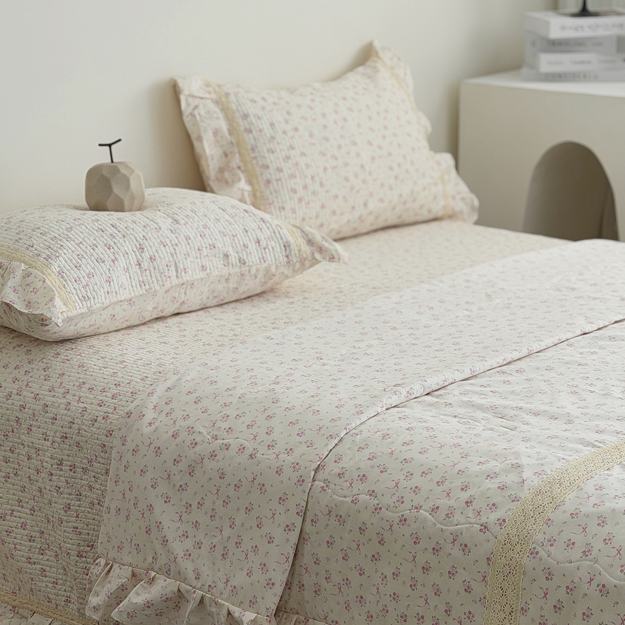 91家纺网 家纺一手货源 找家纺 佰织鑫家居 2026新款韩系花边款全棉砂洗多功能四件套夏被四件套（会员-5） 宛如初见