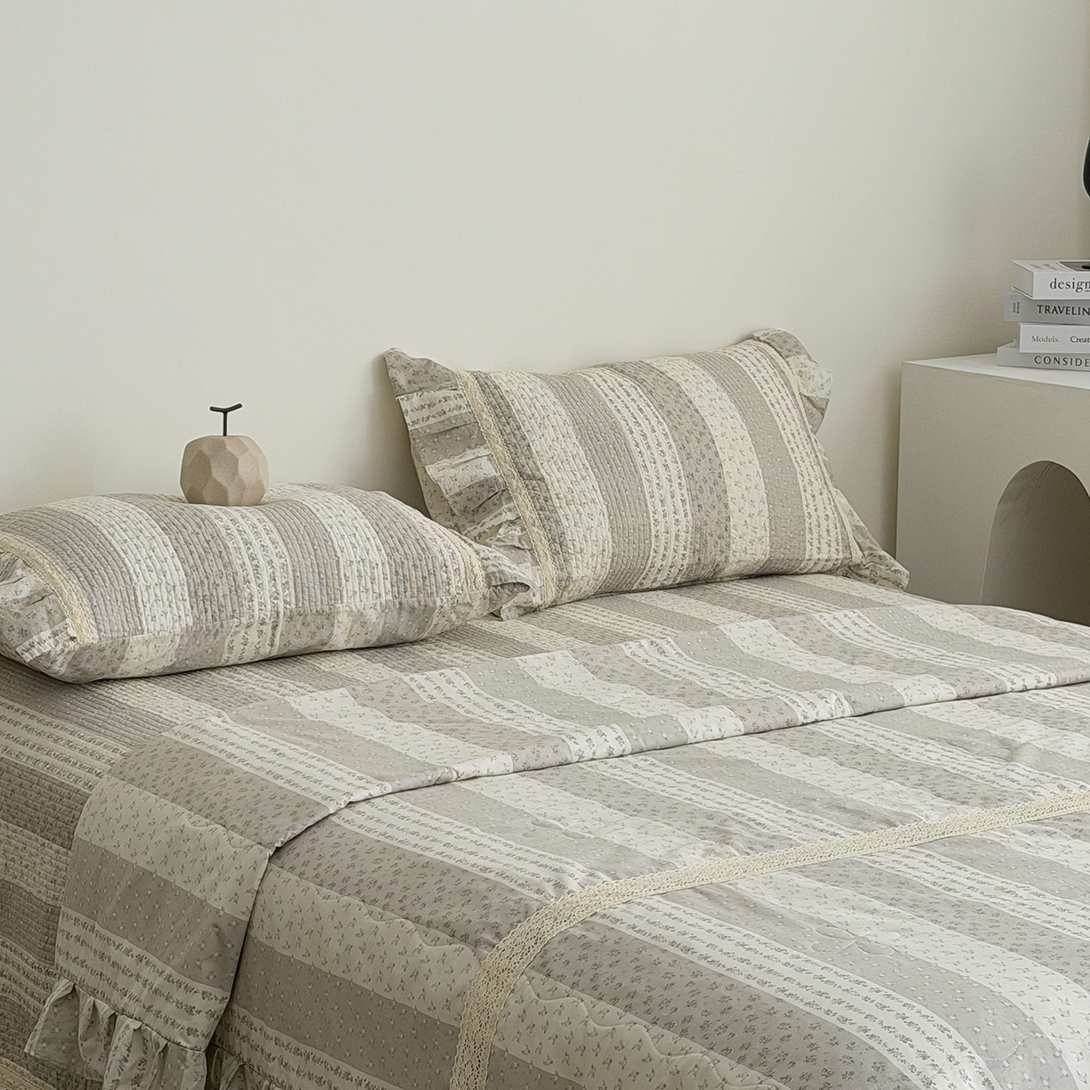 91家纺网 家纺一手货源 找家纺 佰织鑫家居 2026新款韩系花边款全棉砂洗多功能四件套夏被四件套（会员-5） 思意绵绵