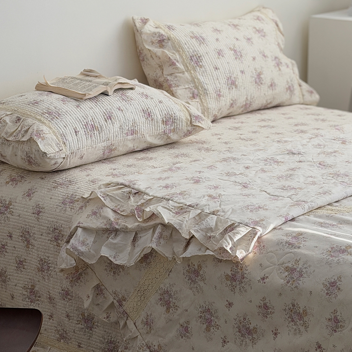 91家纺网 家纺一手货源 找家纺 佰织鑫家居 2026新款韩系花边款全棉砂洗多功能四件套夏被四件套（会员-5） 悠悠花园