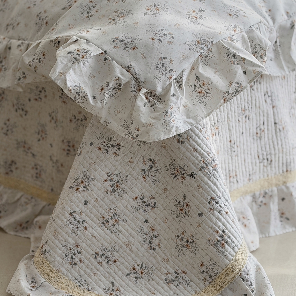 91家纺网 家纺一手货源 找家纺 佰织鑫家居 2026新款韩系花边款全棉砂洗多功能四件套夏被四件套（会员-5） 南山雏菊