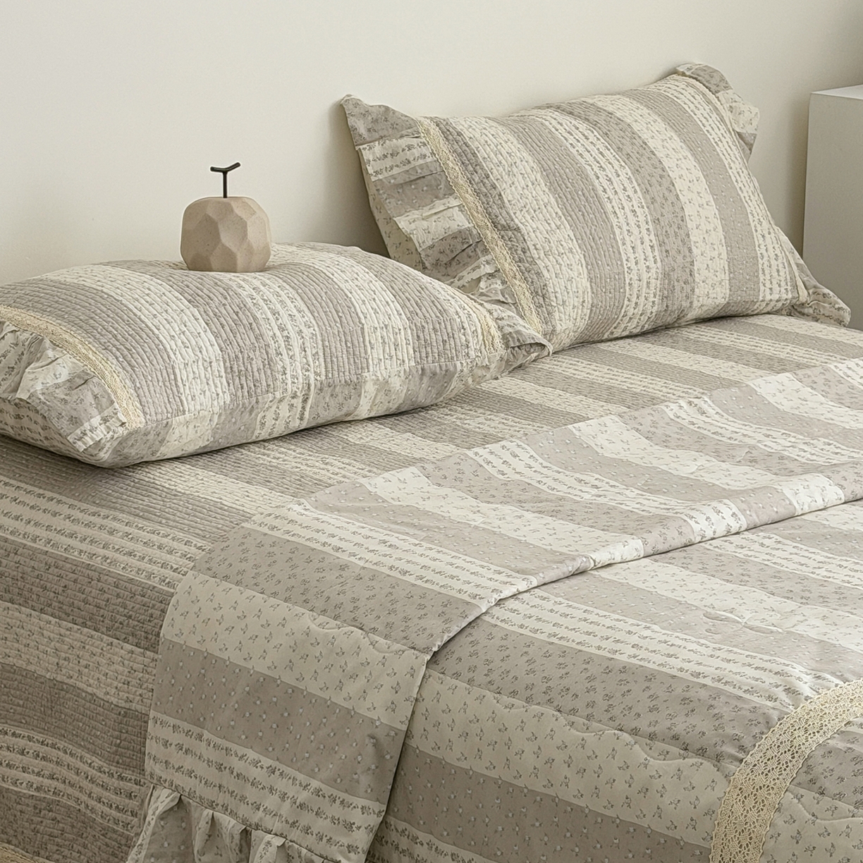 91家纺网 家纺一手货源 找家纺 佰织鑫家居 2026新款韩系花边款全棉砂洗多功能四件套夏被四件套（会员-5） 思意绵绵