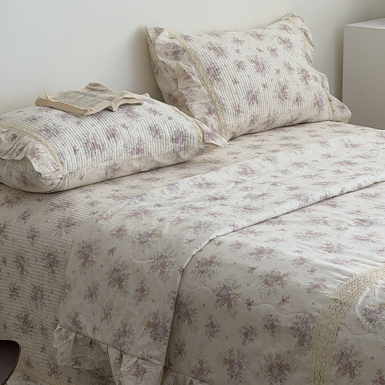 91家纺网 家纺一手货源 找家纺 佰织鑫家居 2026新款韩系花边款全棉砂洗多功能四件套夏被四件套（会员-5） 悠悠花园