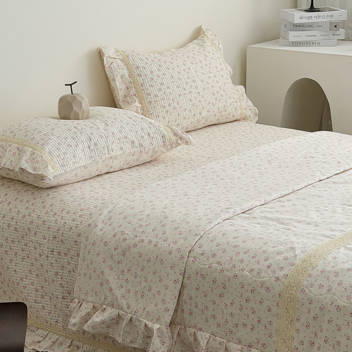 91家纺网 家纺一手货源 找家纺 佰织鑫家居 2026新款韩系花边款全棉砂洗多功能四件套夏被四件套（会员-5） 宛如初见