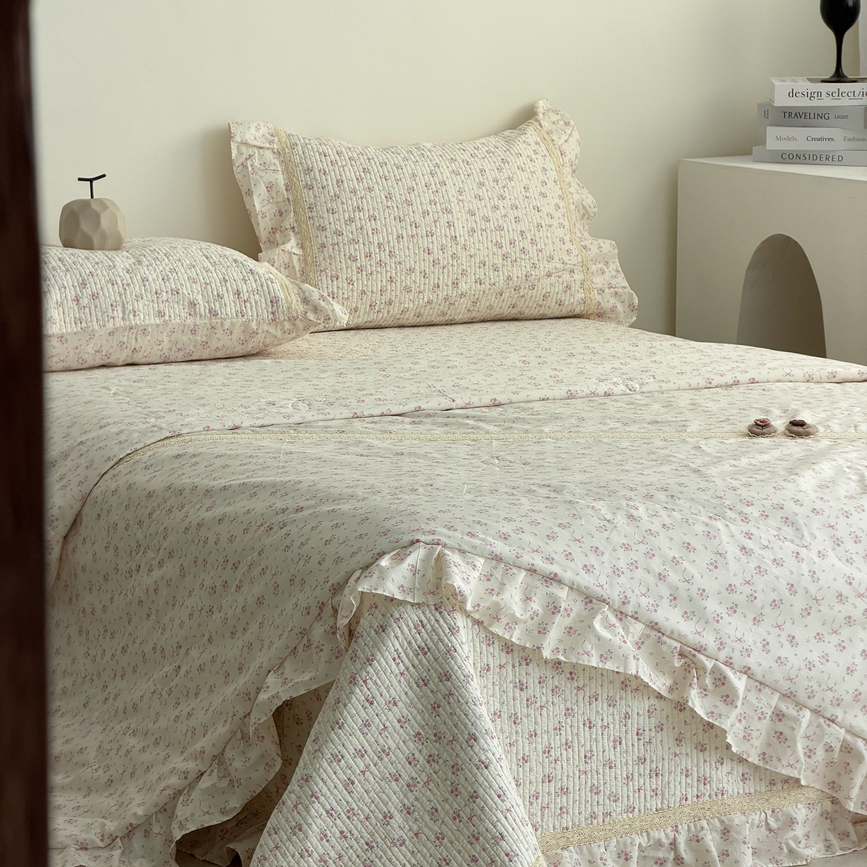 91家纺网 家纺一手货源 找家纺 佰织鑫家居 2026新款韩系花边款全棉砂洗多功能四件套夏被四件套（会员-5） 宛如初见
