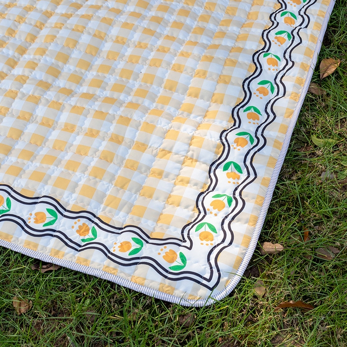 91家纺网 家纺一手货源 找家纺 欣宜家纺 2025新款ins风加厚绗缝防泼水野餐垫 郁金香