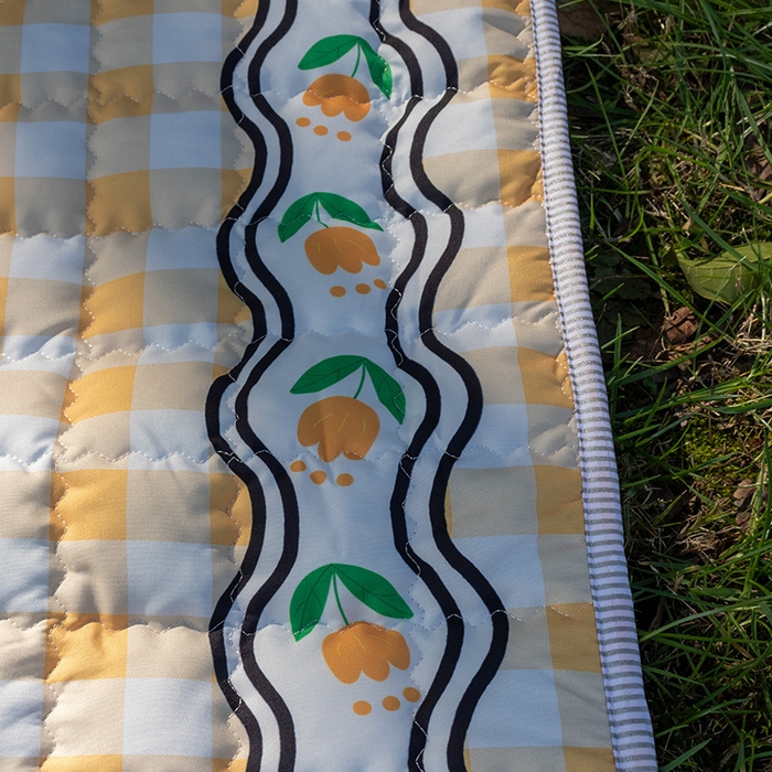 91家纺网 家纺一手货源 找家纺 欣宜家纺 2025新款ins风加厚绗缝防泼水野餐垫 郁金香