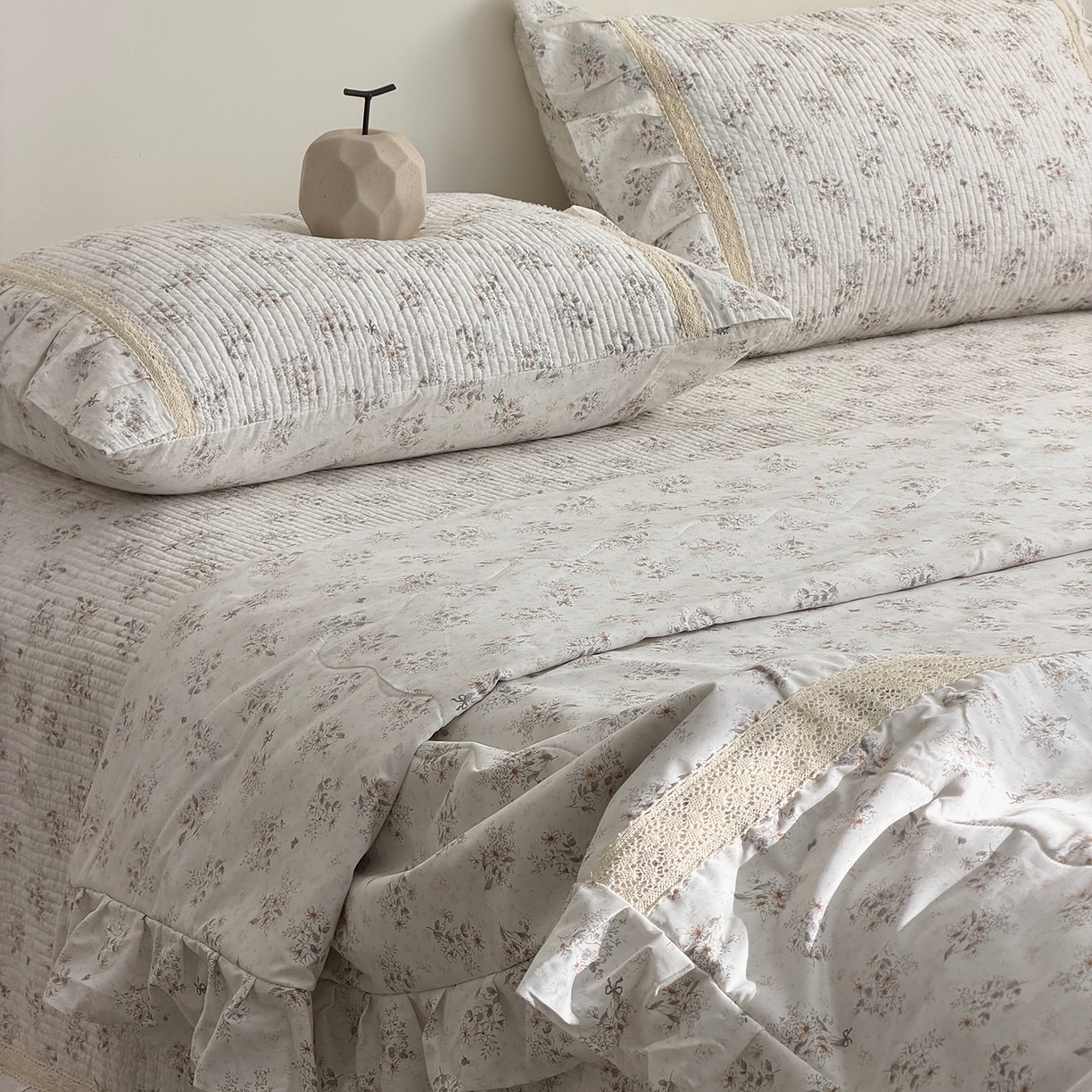 91家纺网 家纺一手货源 找家纺 佰织鑫家居 2026新款韩系花边款全棉砂洗多功能四件套夏被四件套（会员-5） 南山雏菊