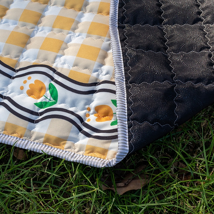 91家纺网 家纺一手货源 找家纺 欣宜家纺 2025新款ins风加厚绗缝防泼水野餐垫 郁金香