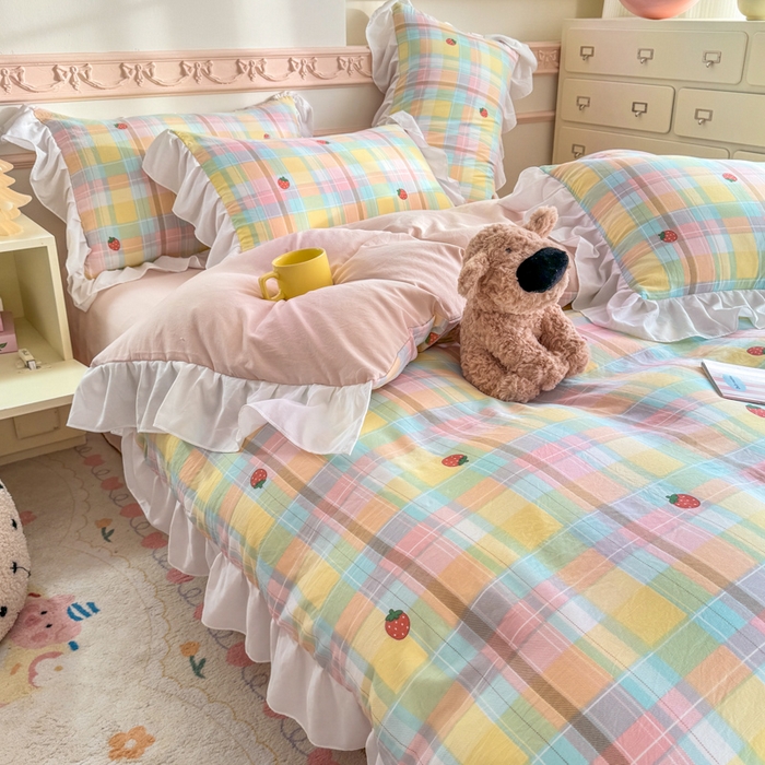 91家纺网 家纺一手货源 找家纺 温眠家纺 2025新款水洗云朵棉韩式INS减龄花边款四件套 格子草莓