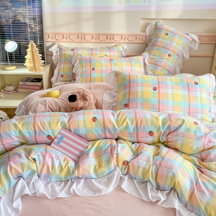 91家纺网 家纺一手货源 找家纺 温眠家纺 2025新款水洗云朵棉韩式INS减龄花边款四件套 格子草莓