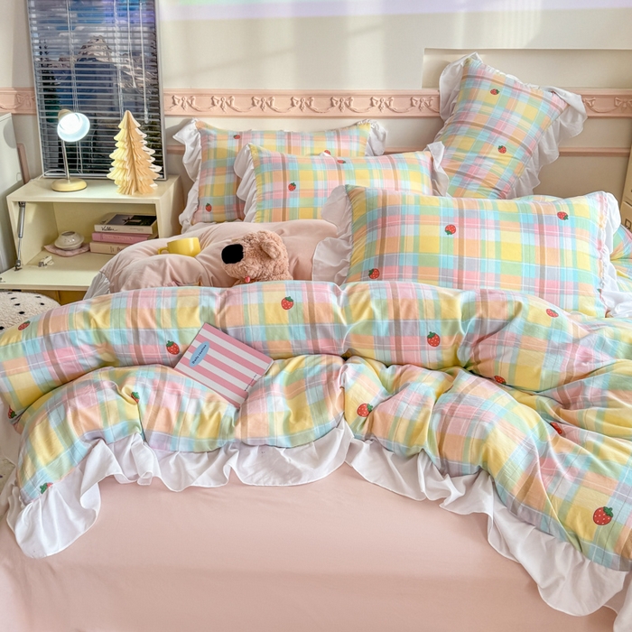 91家纺网 家纺一手货源 找家纺 温眠家纺 2025新款水洗云朵棉韩式INS减龄花边款四件套 格子草莓