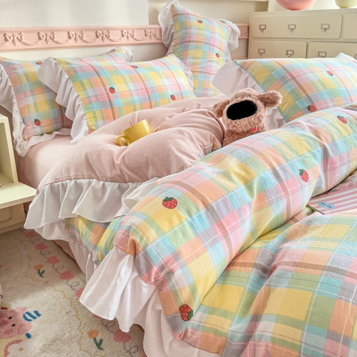 91家纺网 家纺一手货源 找家纺 温眠家纺 2025新款水洗云朵棉韩式INS减龄花边款四件套 格子草莓