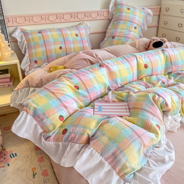 91家纺网 家纺一手货源 找家纺 温眠家纺 2025新款水洗云朵棉韩式INS减龄花边款四件套 格子草莓